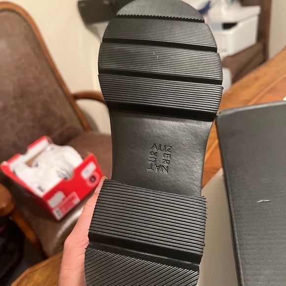 NEW Naturalizer Women's Black Leather Darry Platform Loafer Size 12W - Picture 7 of 7